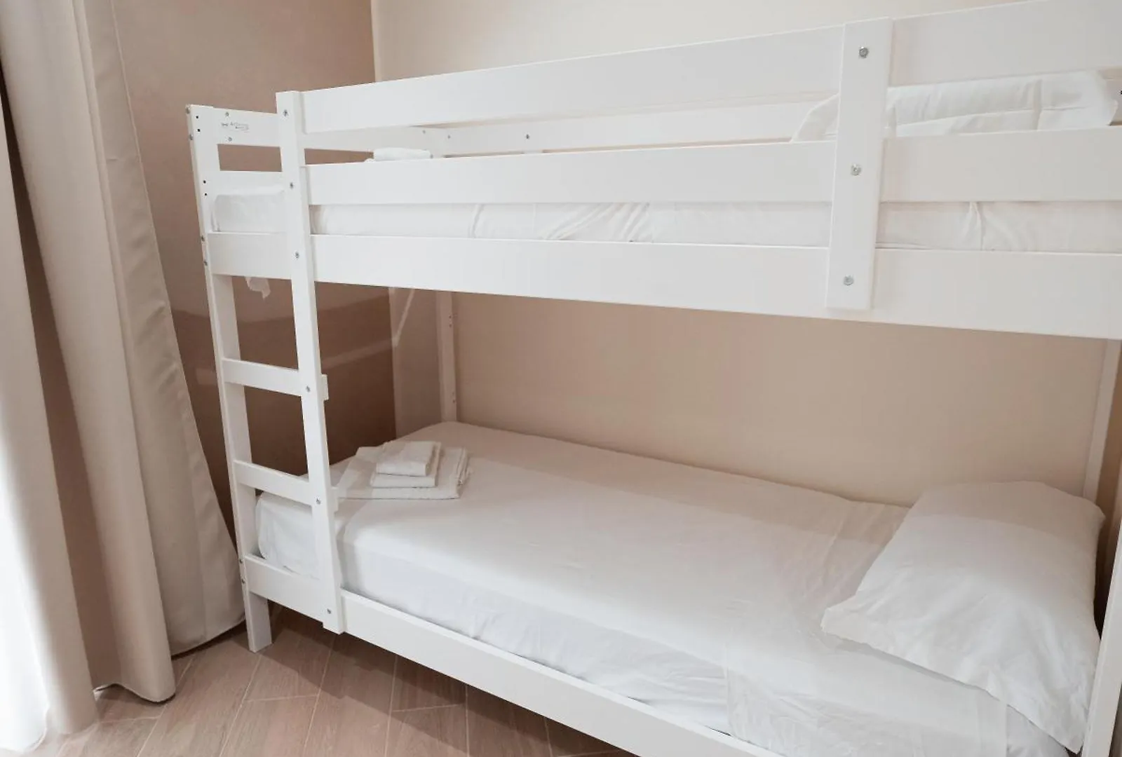 Nazzarooms Nápoles 0*,